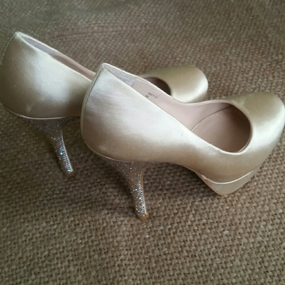 Satin Steve Madden heels - Picture 2 of 8